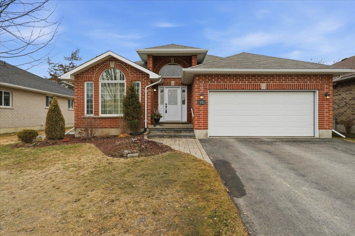 12 Chelsea Crescent, Belleville, ON K8N 4Z5