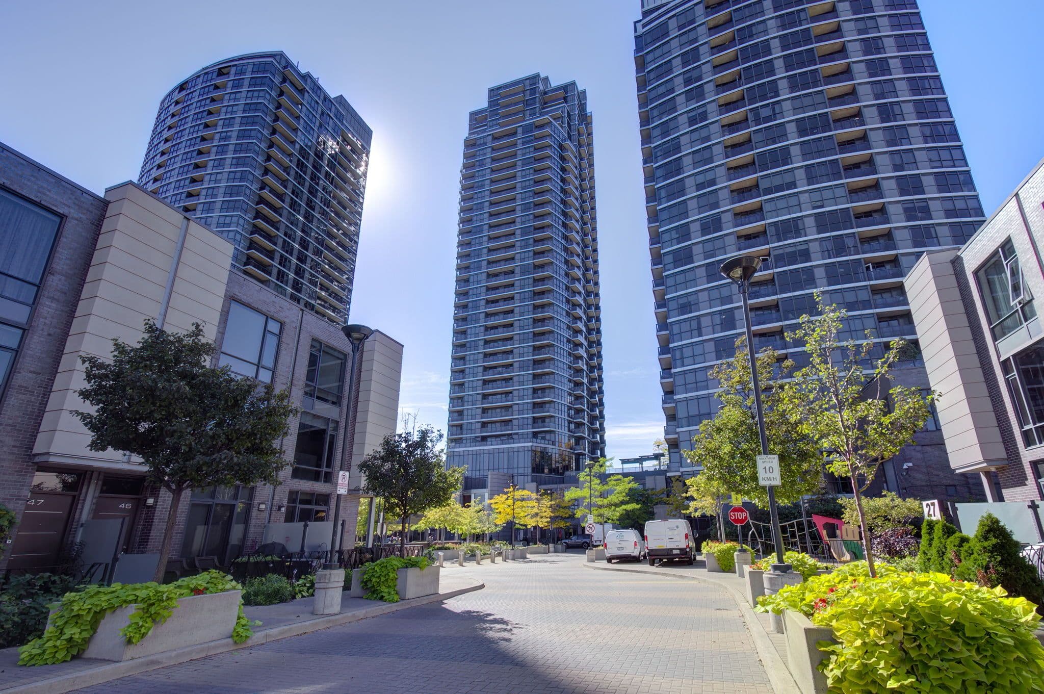 5 Valhalla Inn Road 1003, Toronto W08, ON M9B 0B1