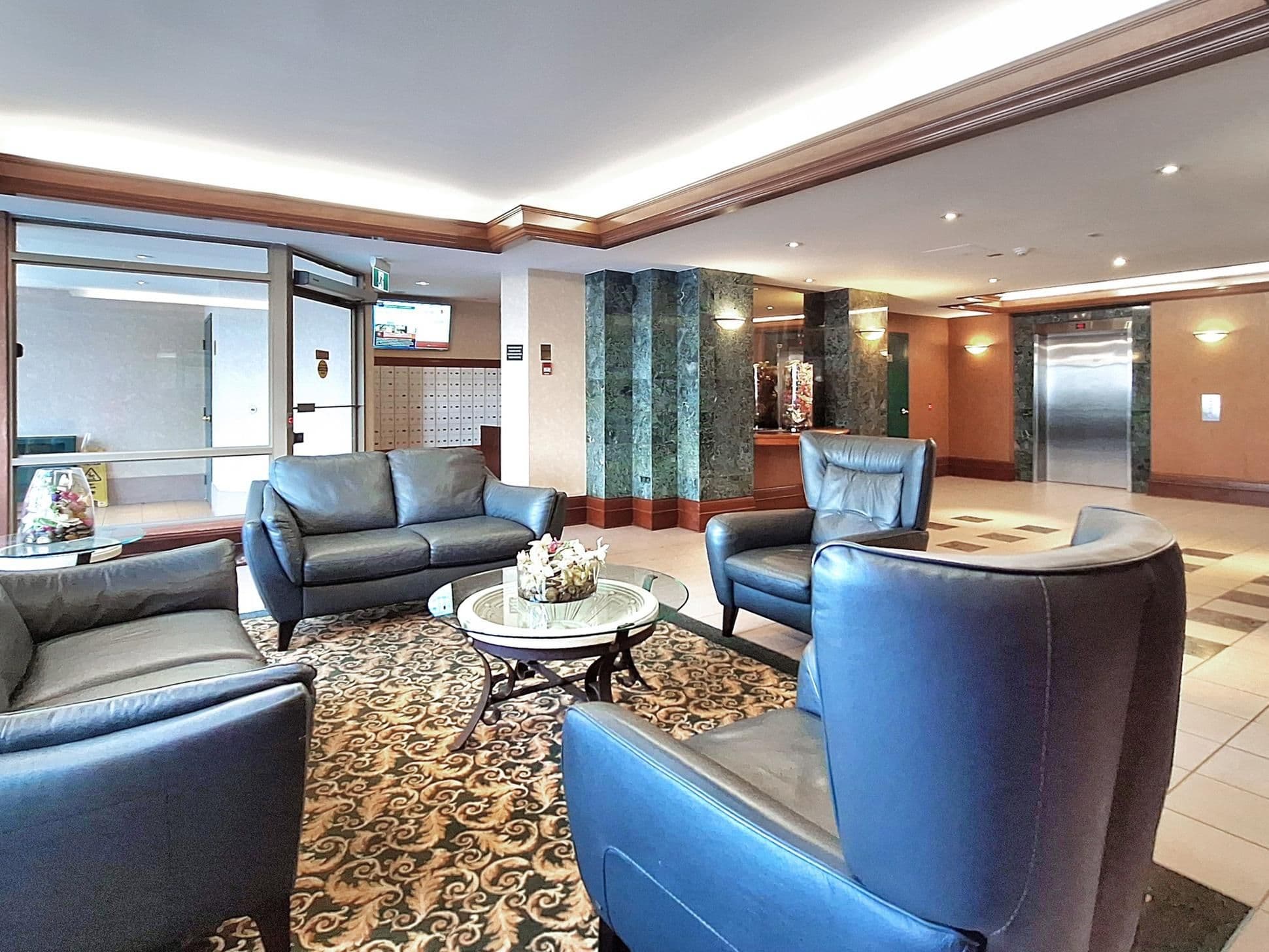 175 Cedar Avenue 208, Richmond Hill, ON L4C 9V3