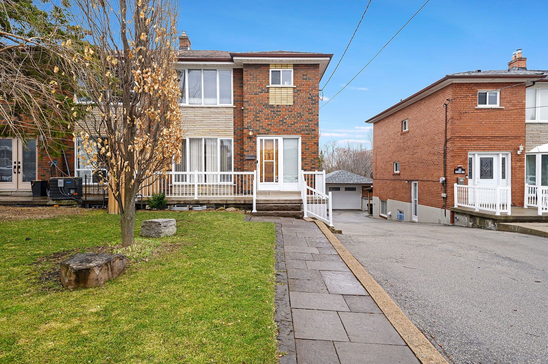 27 Gotham Court, Toronto W04, ON M6M 2N9