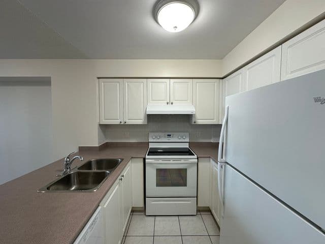 8 Hillcrest Avenue 905, Toronto C14, ON M2N 6Y6