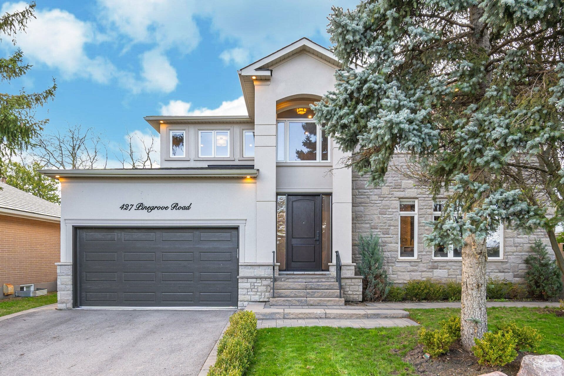427 Pinegrove Road, Oakville, ON L6K 2B6