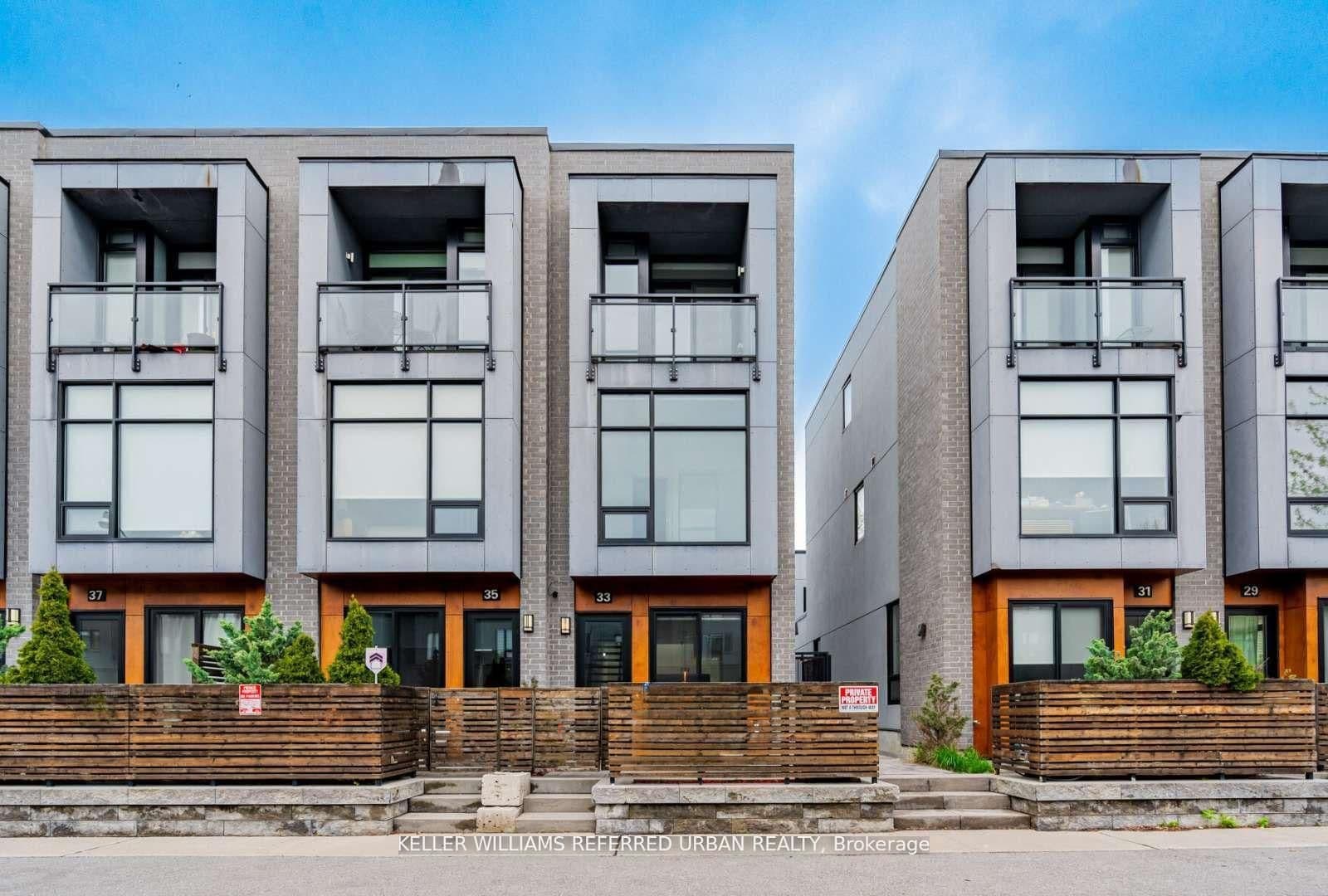 33 Achtman Lane, Toronto C01, ON M6G 4C5