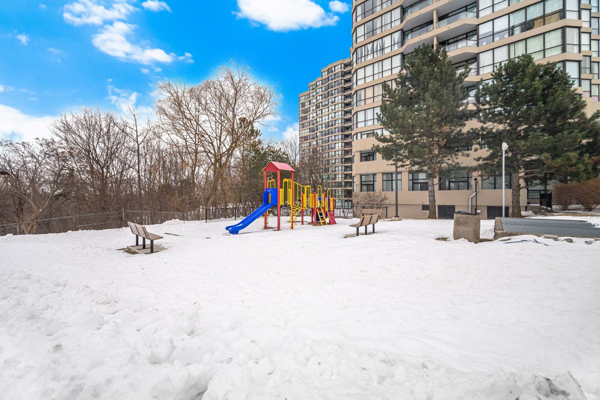 1 Rowntree Road 611, Toronto W10, ON M9V 5G7