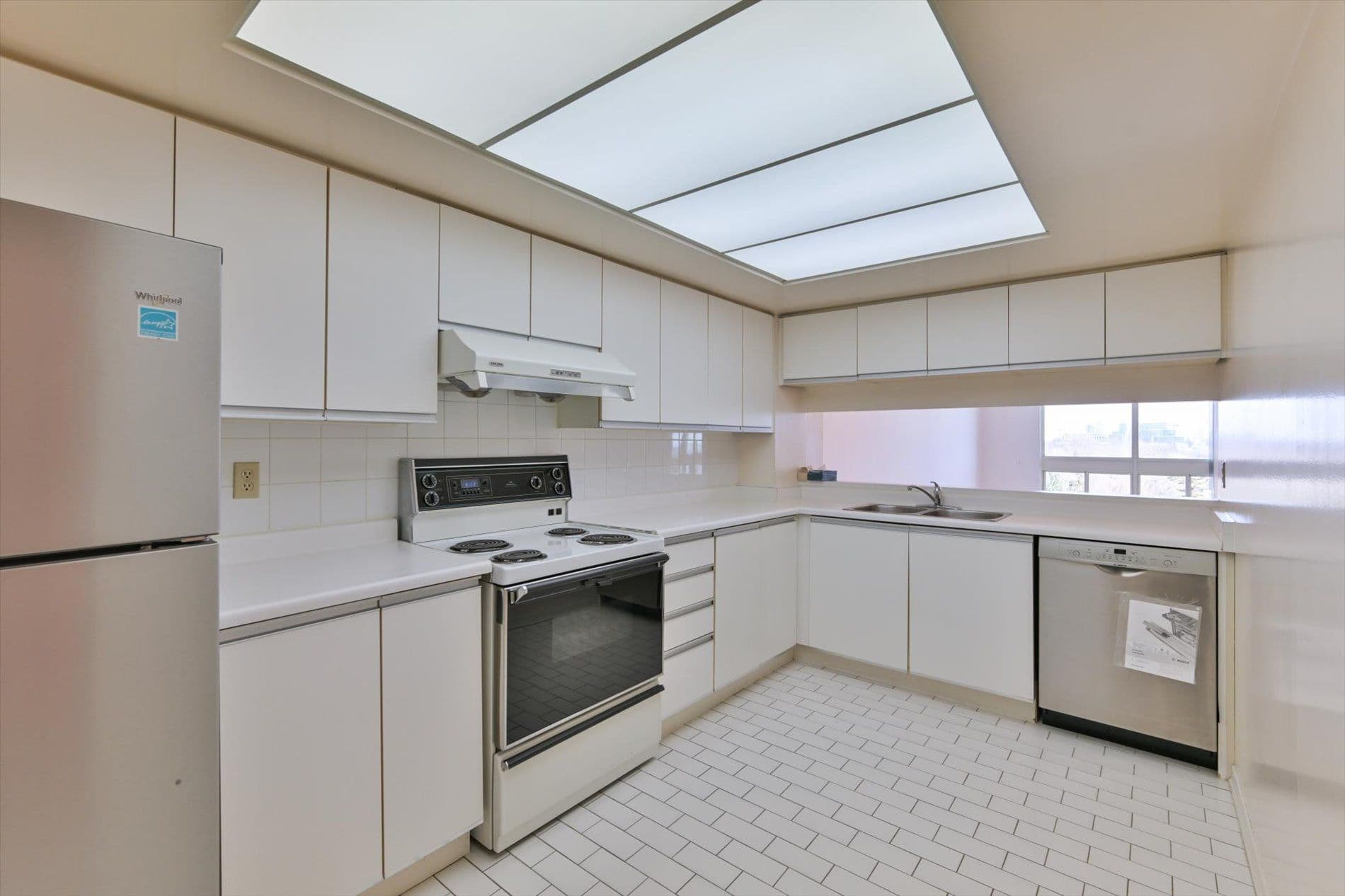 5 Kenneth Avenue 907, Toronto C14, ON M2N 6M7