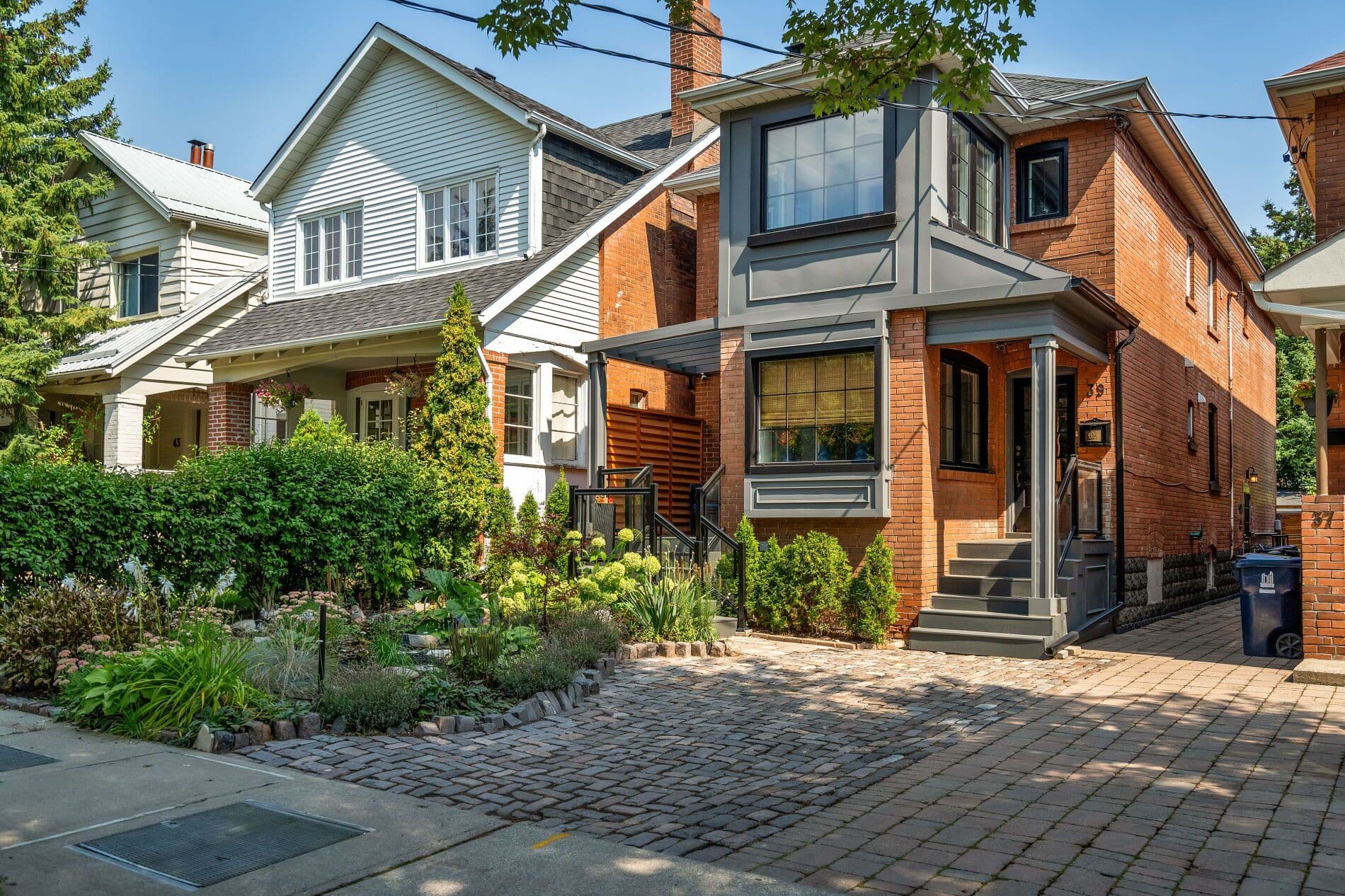 39 Standish Avenue, Toronto C09, ON M4W 3B2