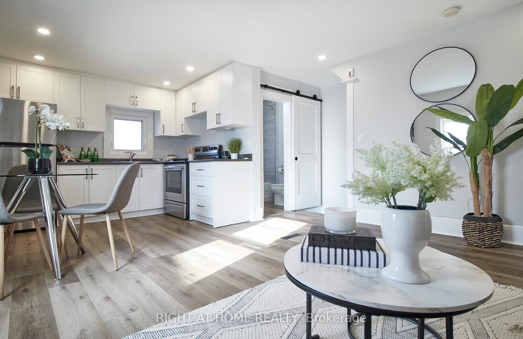 124 Agnes Street Upper, Oshawa, ON L1G 1V4