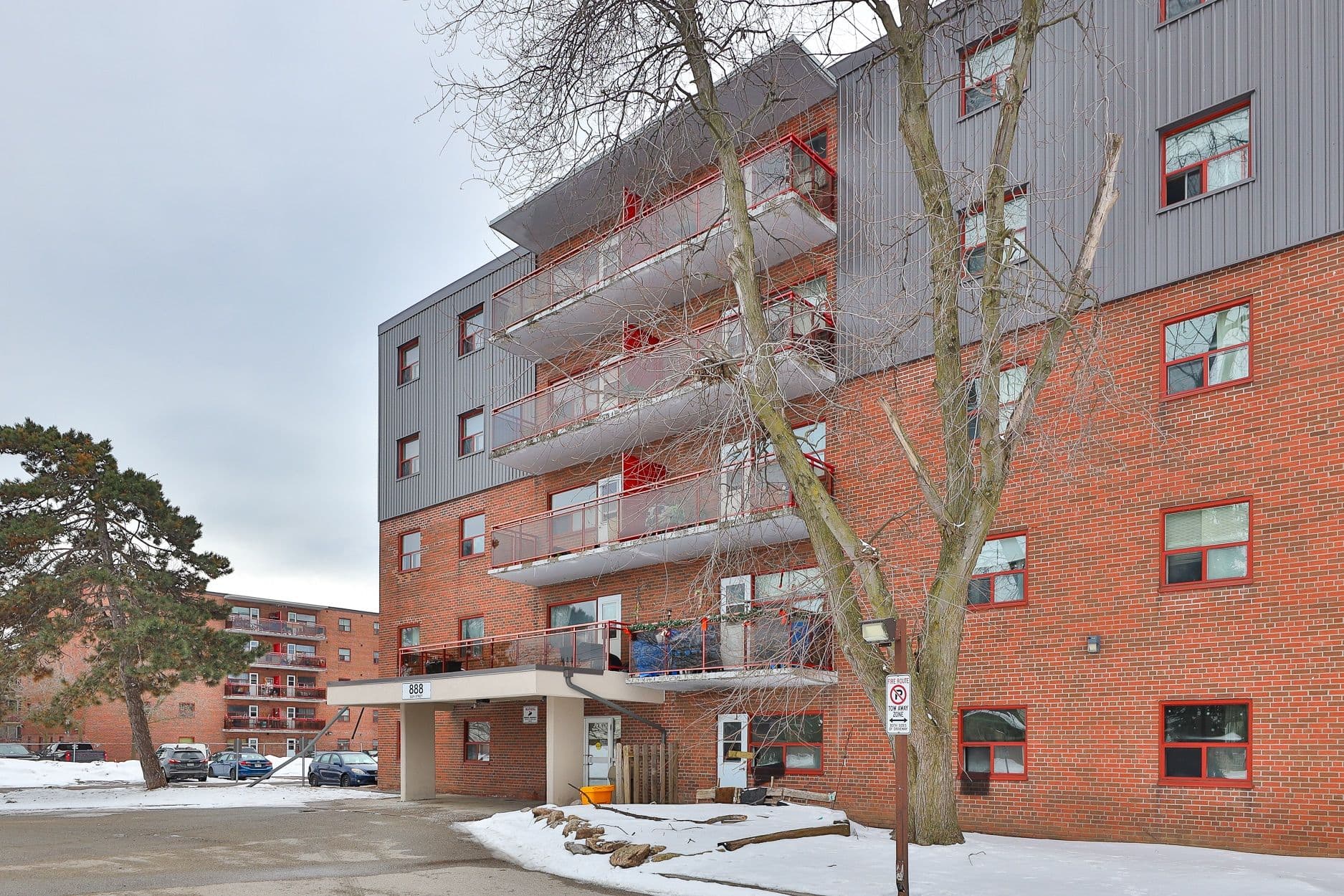 888 Glen Street 319, Oshawa, ON L1J 5Z4