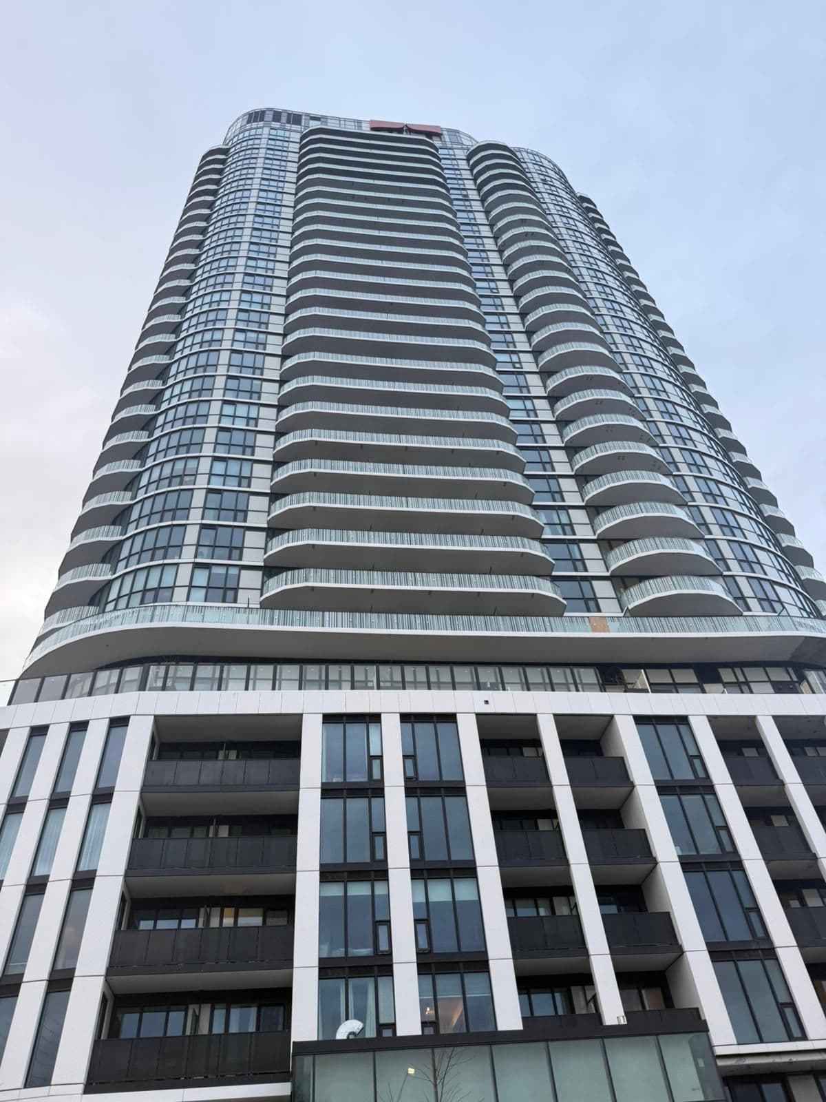 1 Fairview Road 2409, Mississauga, ON L5A 0B4