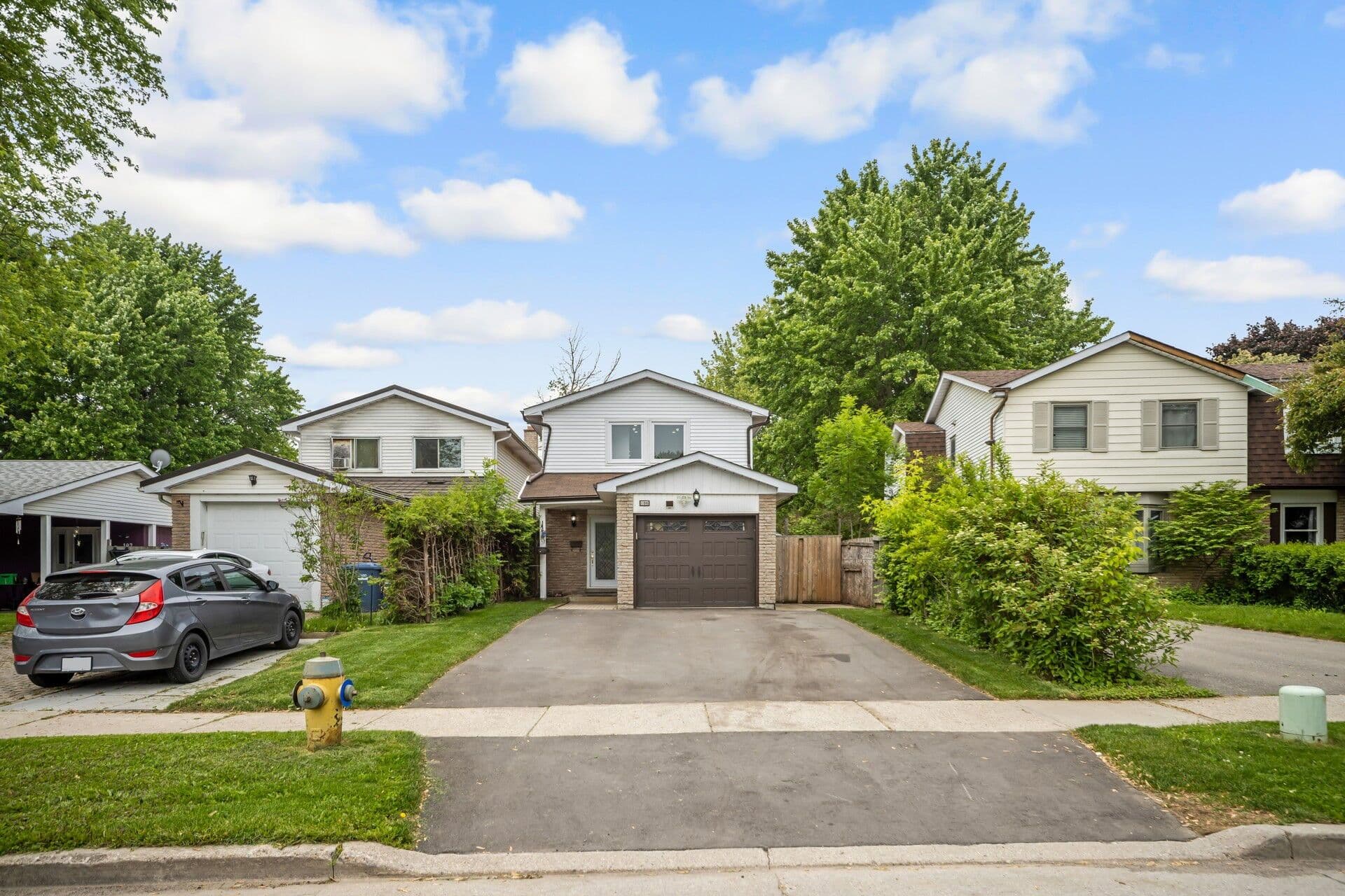 106 QUEENSDALE Crescent, Guelph, ON N1H 6W3