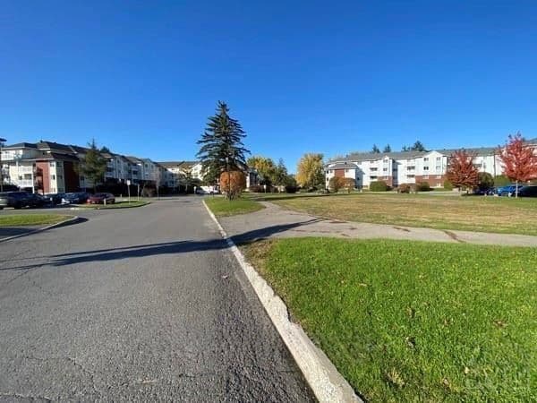 268 LORRY GREENBERG Drive 5, Hunt Club - South Keys and Area, ON K1T 3K1