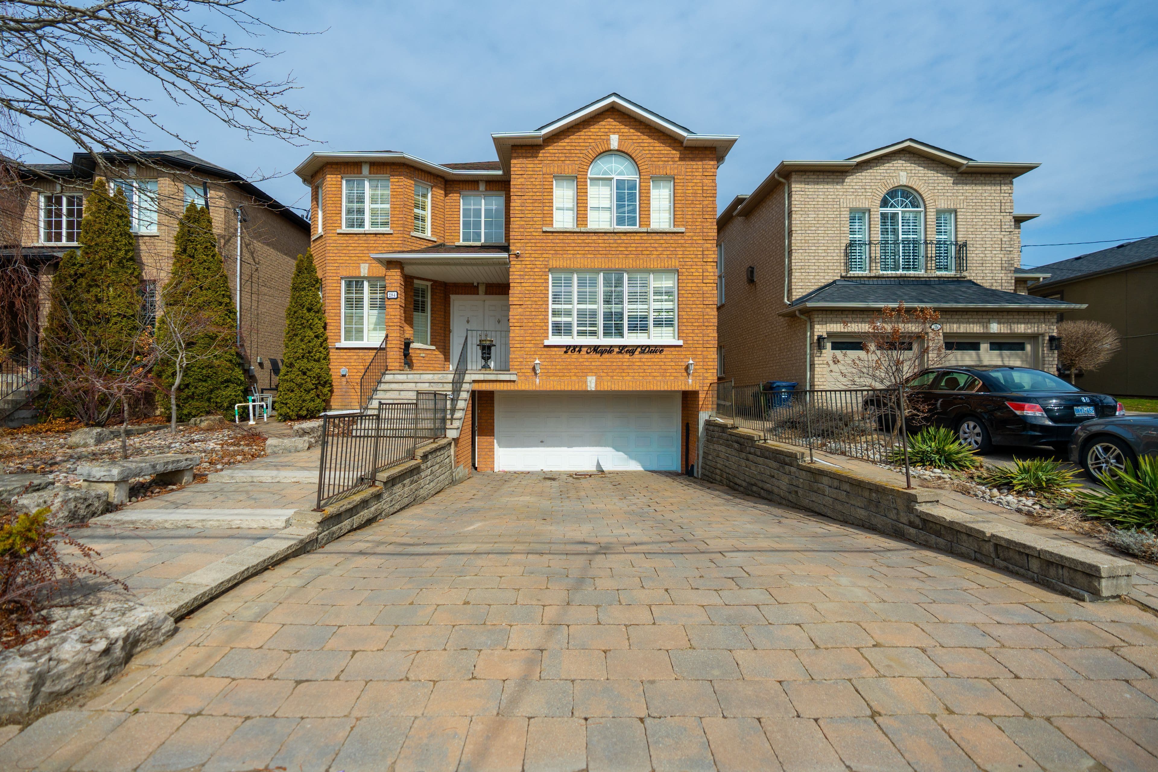 284 Maple Leaf Drive, Toronto W04, ON M6L 1P3