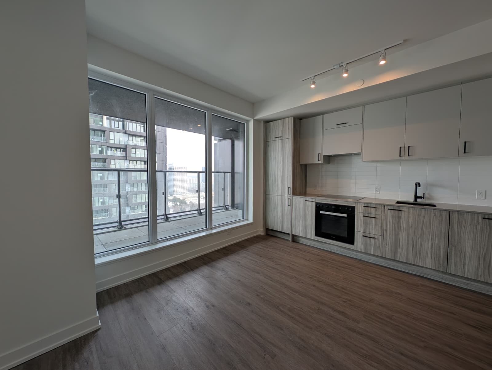 1 Quarrington Lane 2001, Toronto C13, ON M3C 0S4