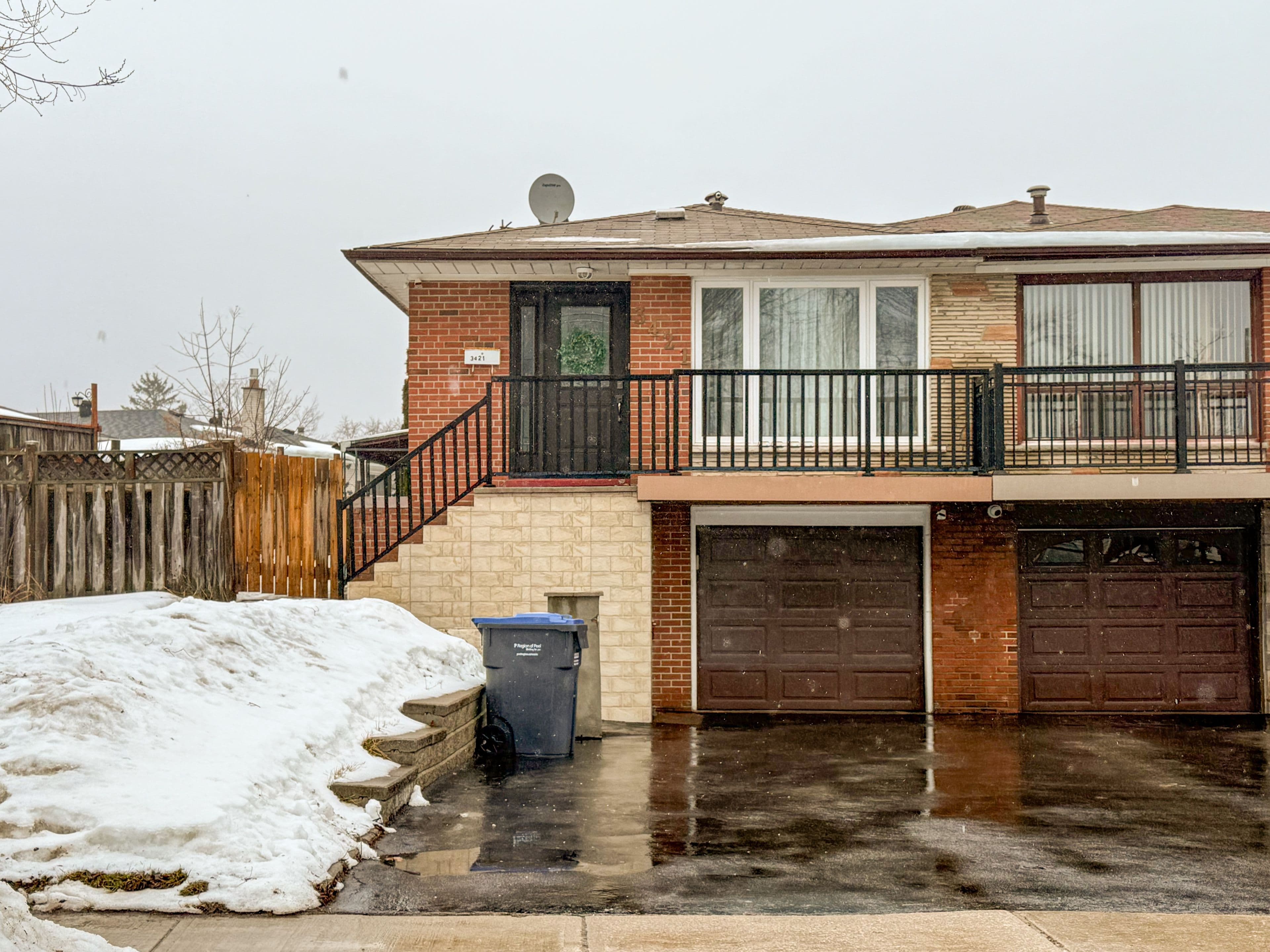 3421 Ellengale Drive W Lower Unit, Mississauga, ON L5C 1Z5