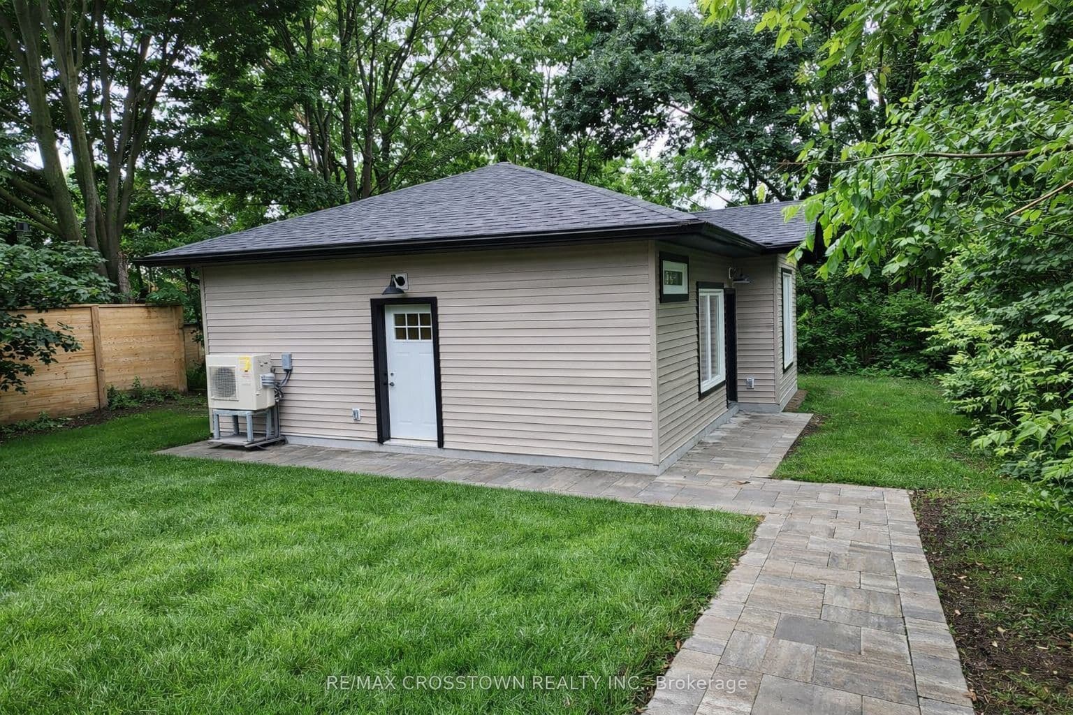 120 Dundonald Street Gdn Ste, Barrie, ON L4M 3T6