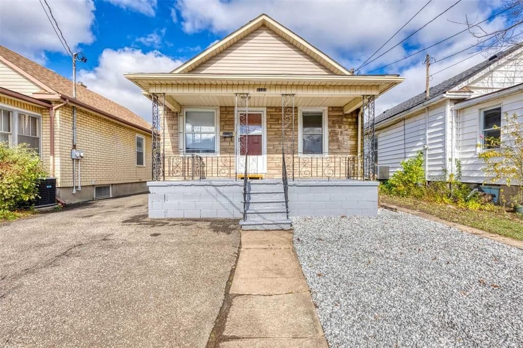 5145 Kitchener Street Rear / Back Unit, Niagara Falls, ON L2G 1B1