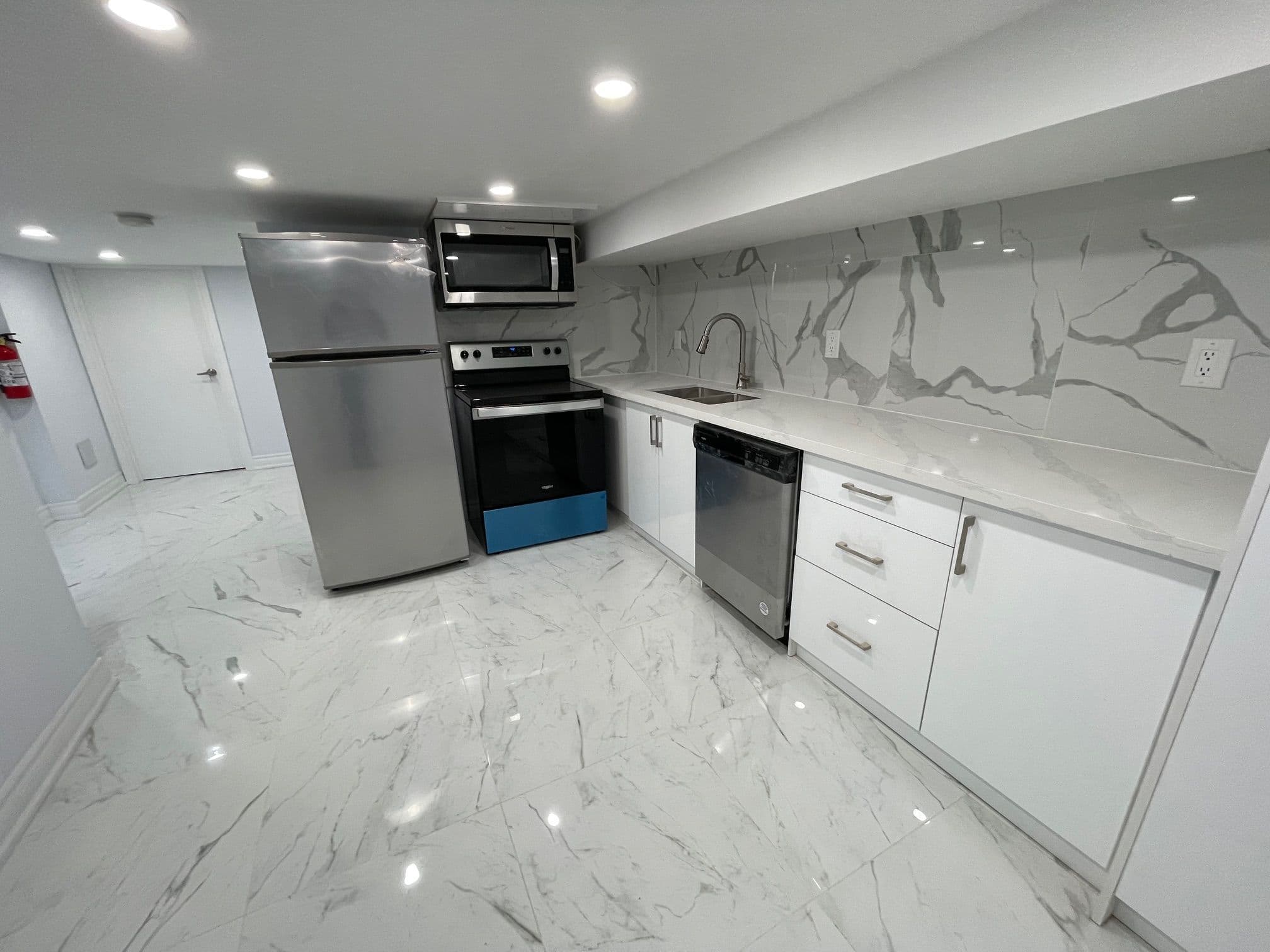 477 Ossington Avenue, Toronto C01, ON M6G 3T3