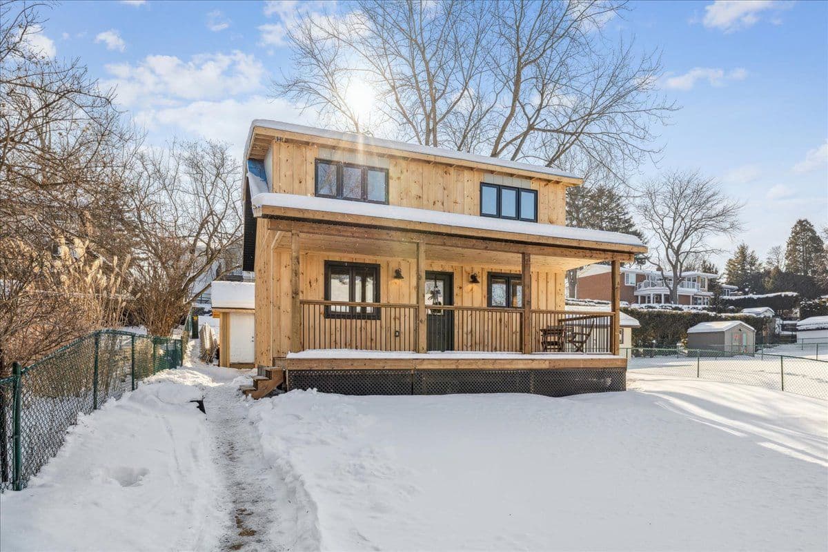 18R Pleasant Avenue, Hamilton, ON L9H 3S7