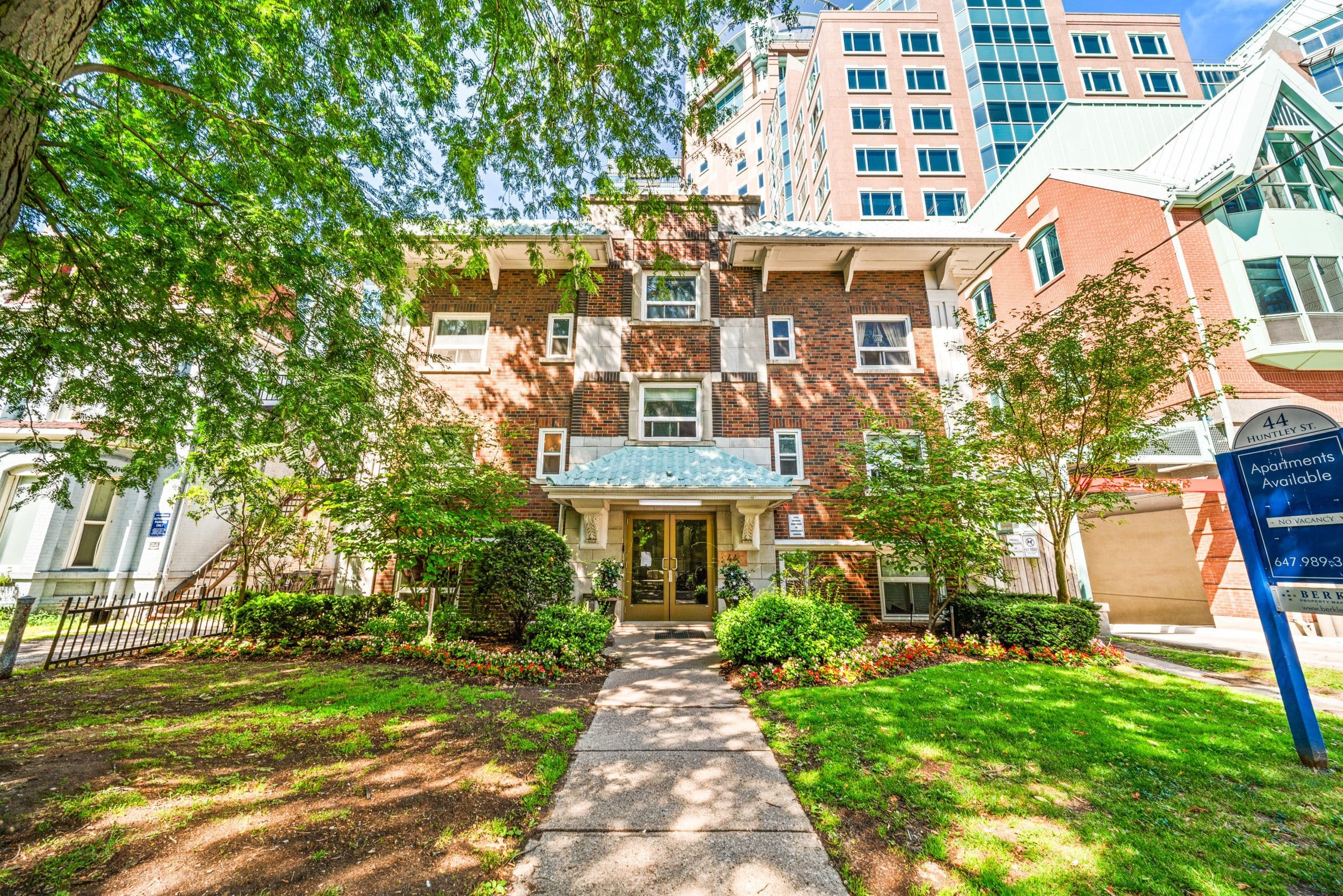 44 Huntley Street 104, Toronto C08, ON M4Y 2L1