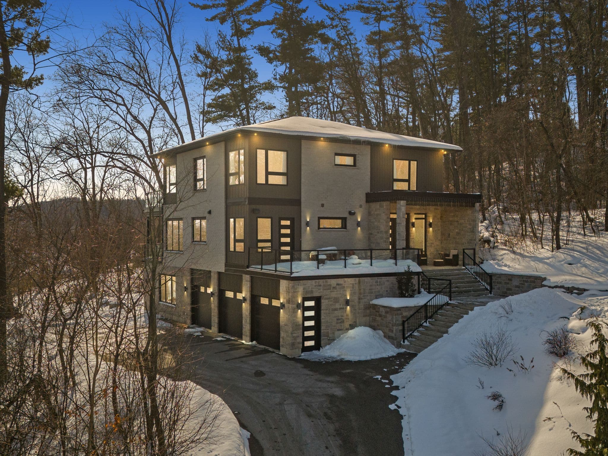 111 Grand Ridge Drive, Cambridge, ON N1S 4E4