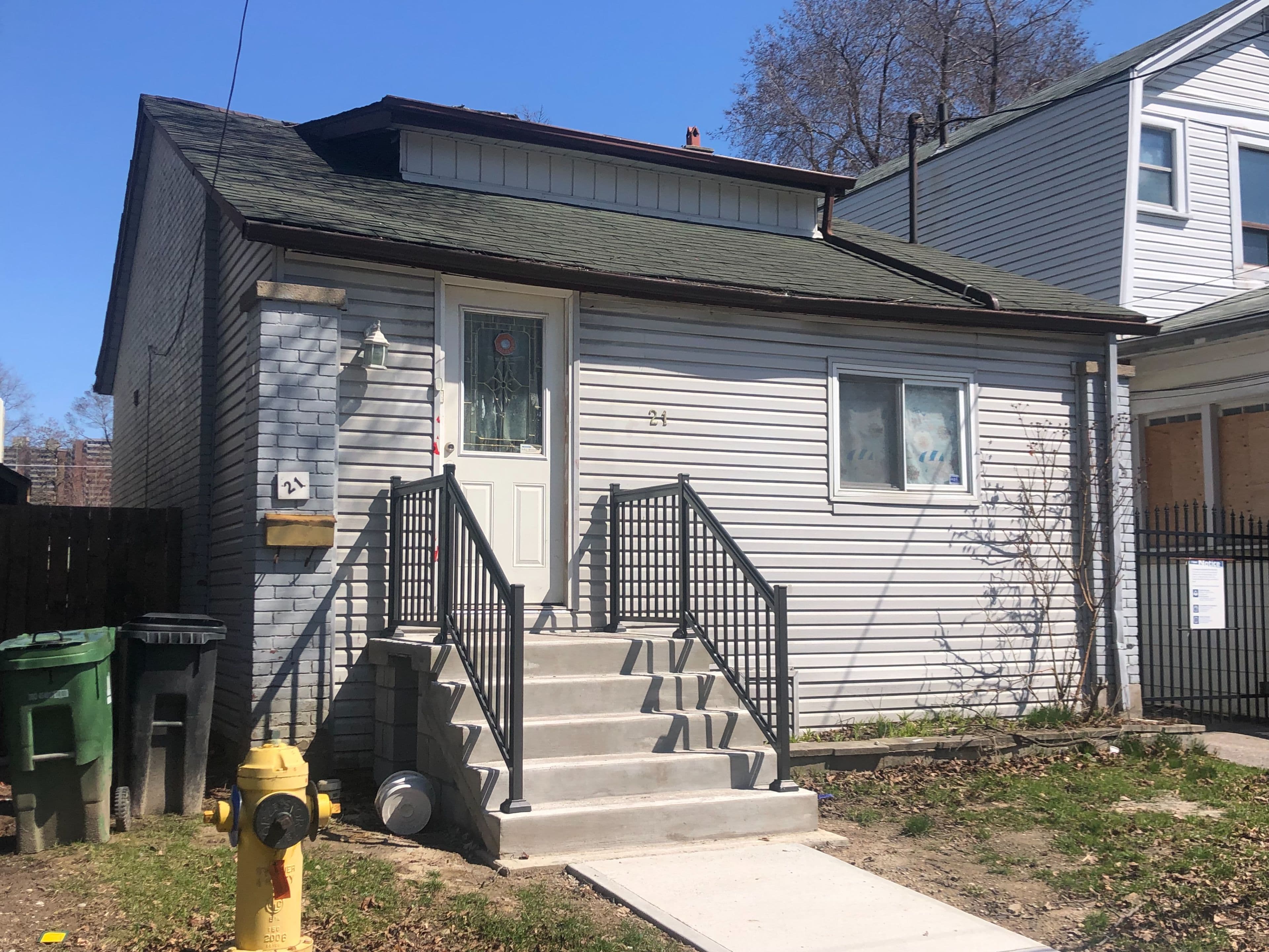 21 Eastdale Avenue, Toronto E03, ON M4C 4Z8