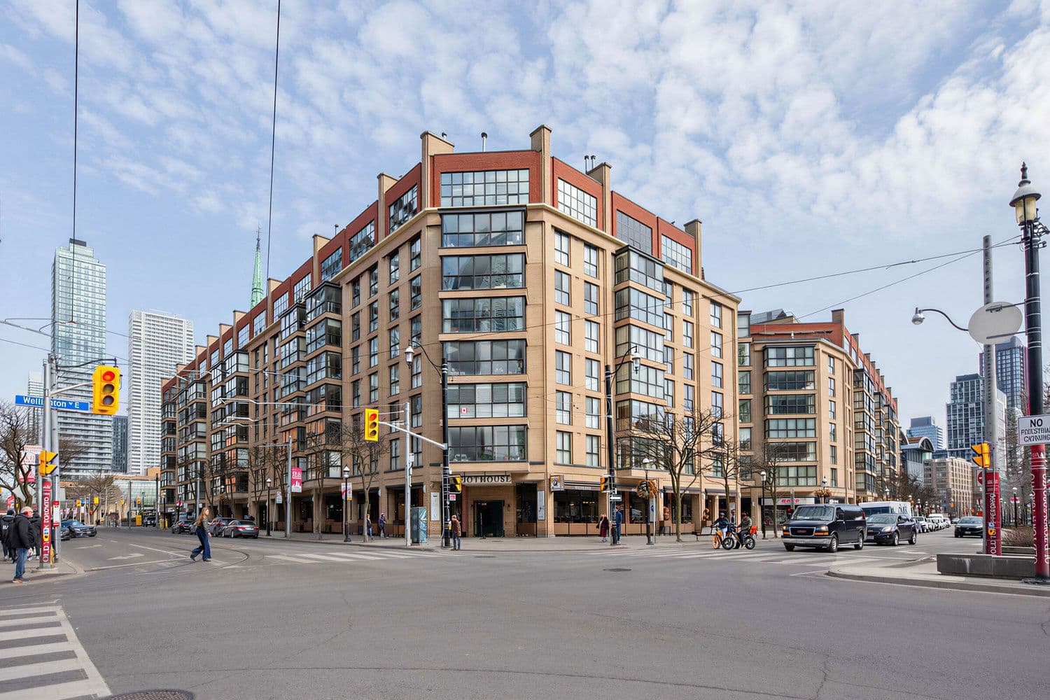 35 Church Street 202, Toronto C08, ON M5E 1T3