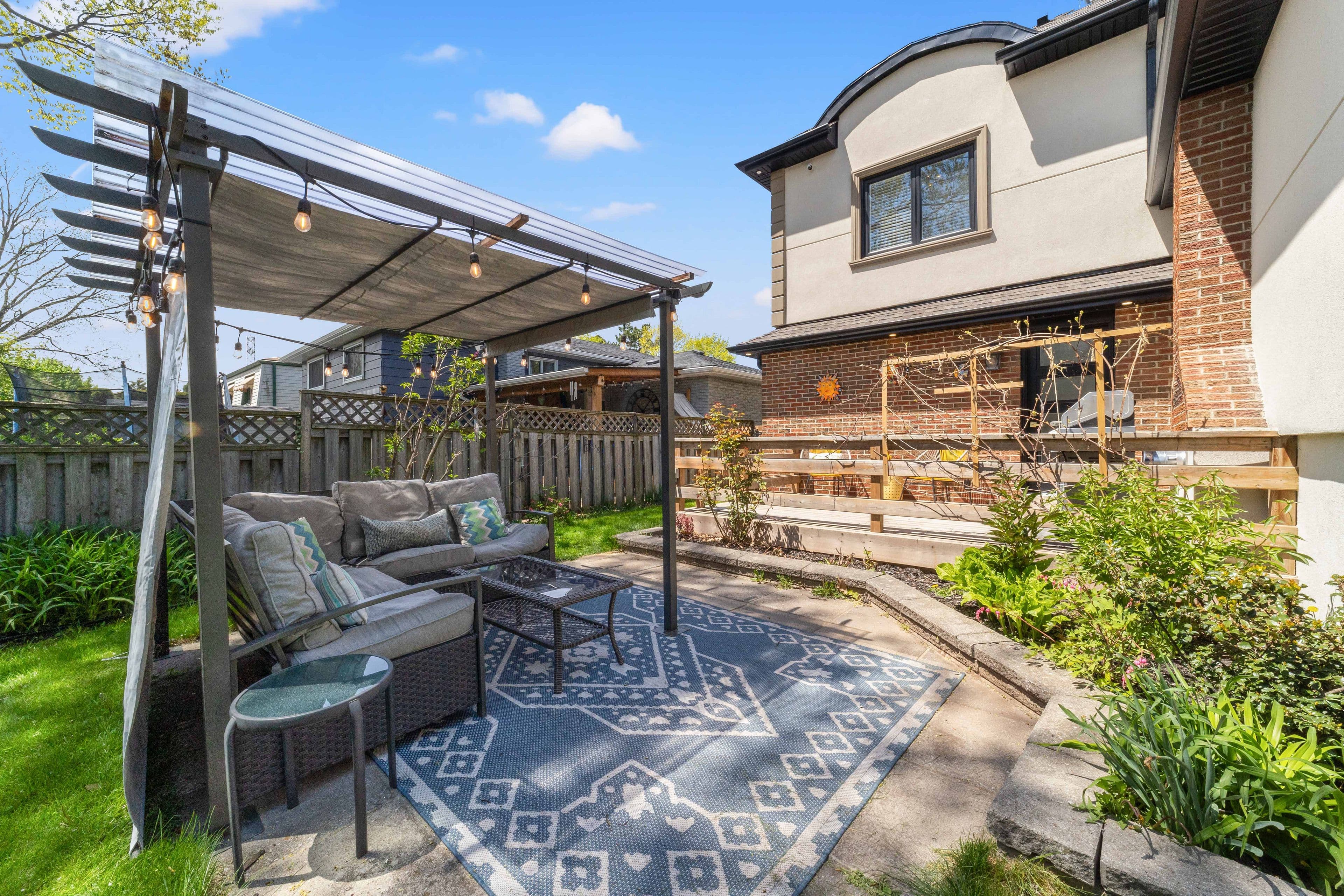 730 Hyde Road, Burlington, ON L7S 1S7