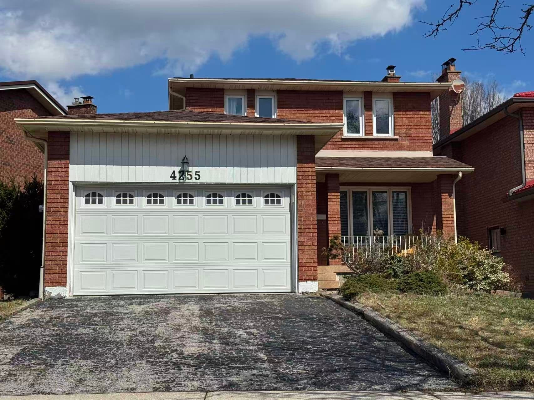 4255 Wakefield Crescent, Mississauga, ON L5C 4M5