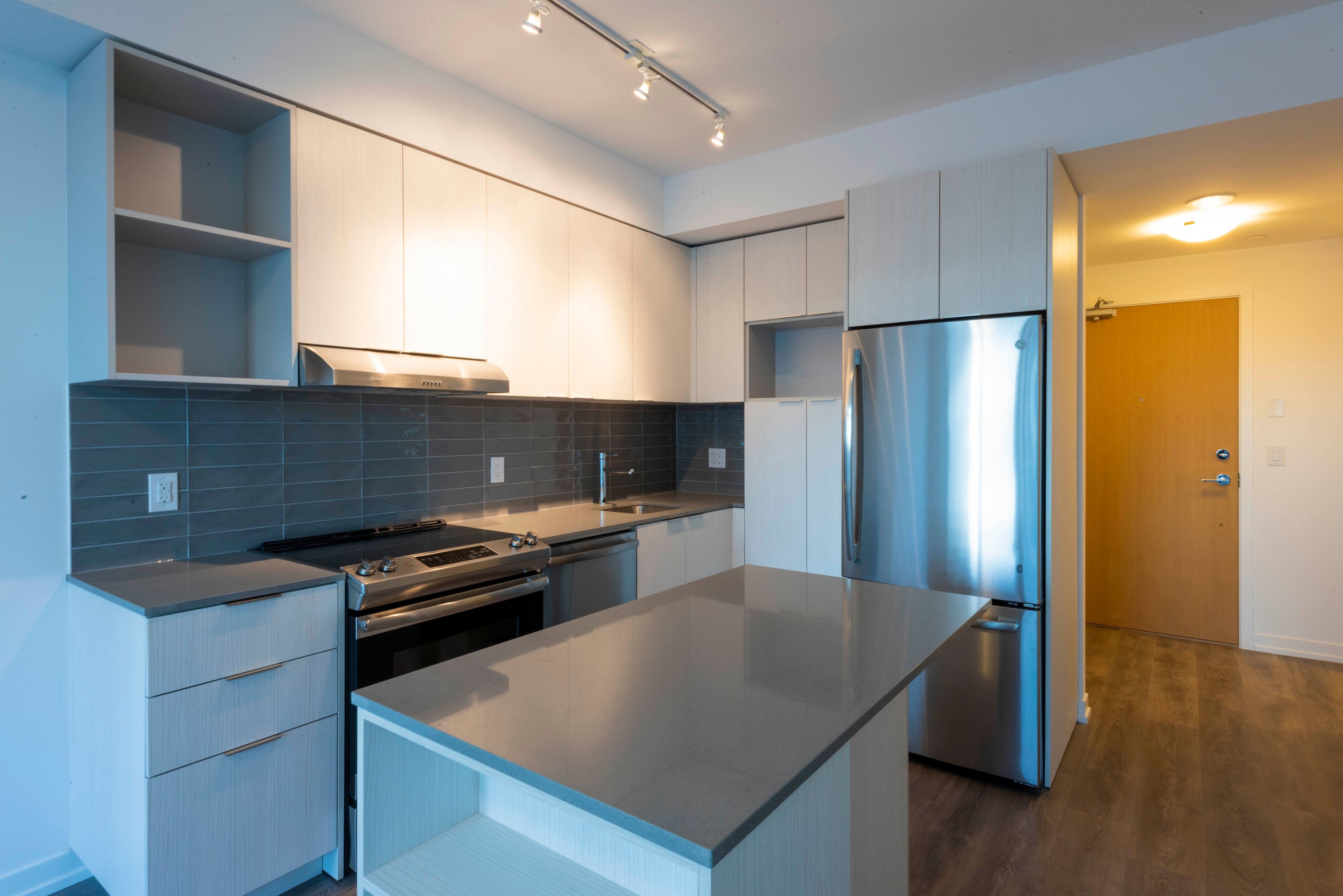 2520 Eglinton Avenue W 1502, Mississauga, ON L5M 0Y4