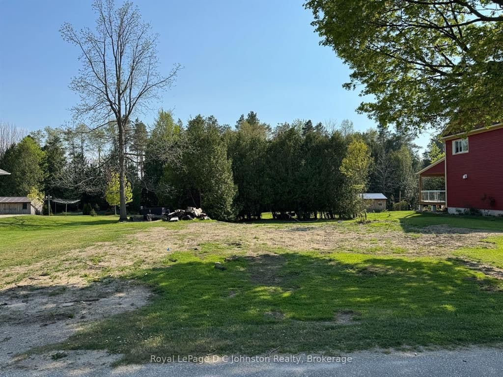 457 Clarendon Street E, Saugeen Shores, ON N0H 2L0