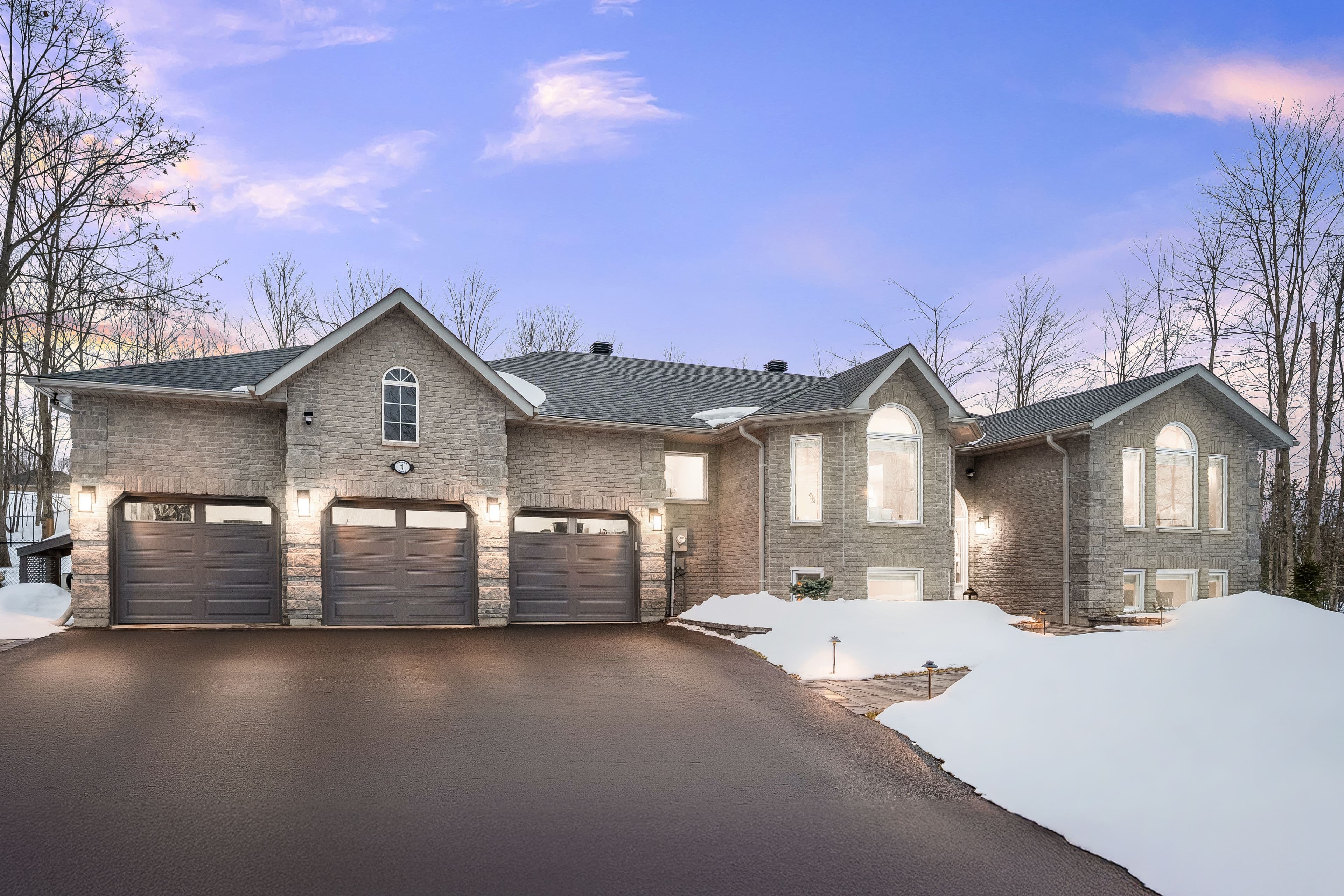 1 Pineview Drive, Oro-Medonte, ON L0L 2L0