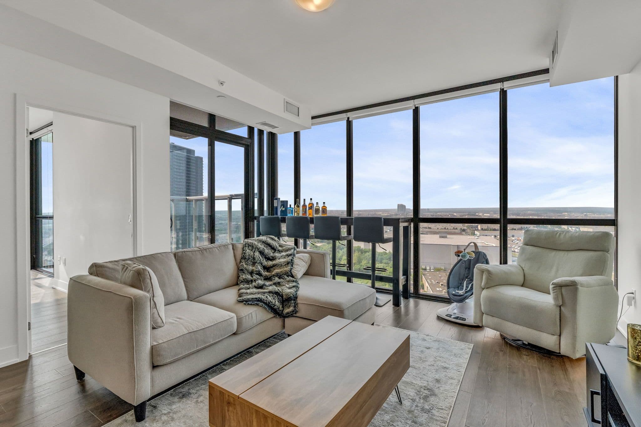 2916 Highway 7 Road 1807, Vaughan, ON L4K 0K6