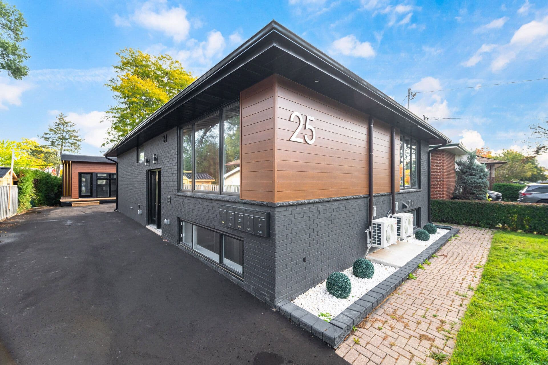 25 Templar Drive, Toronto W09, ON M9R 3C6