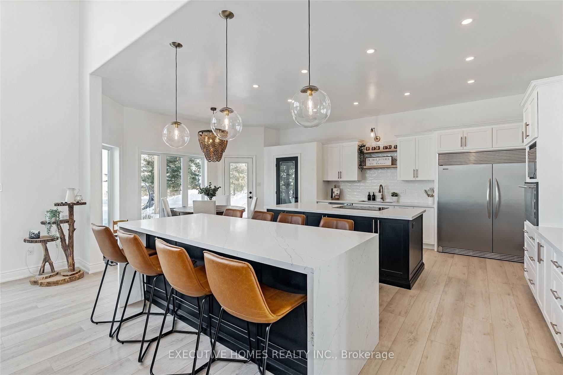 769 Mud Street E, Hamilton, ON L8J 3B9