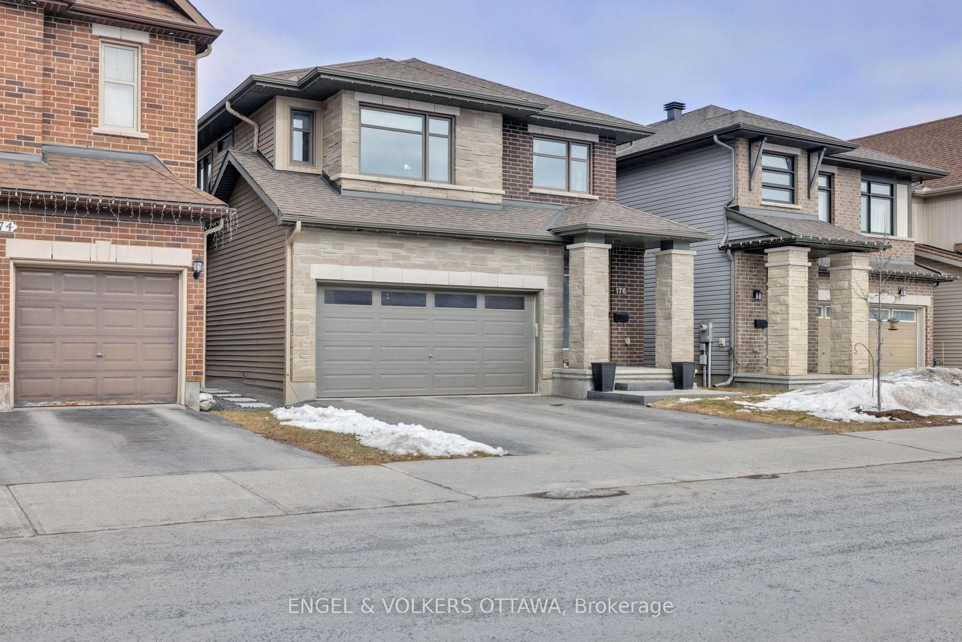 176 Balikun Heights, Kanata, ON K2V 0B6