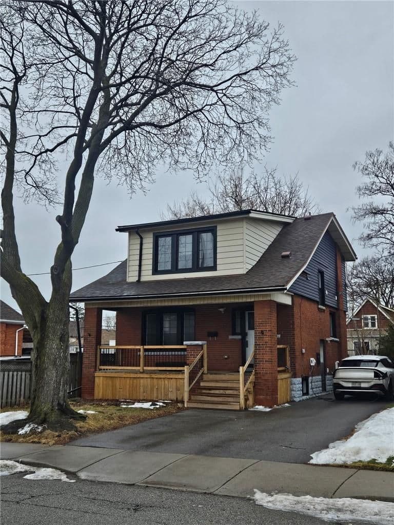 22 Graham Avenue N Lower, Hamilton, ON L8H 4J7