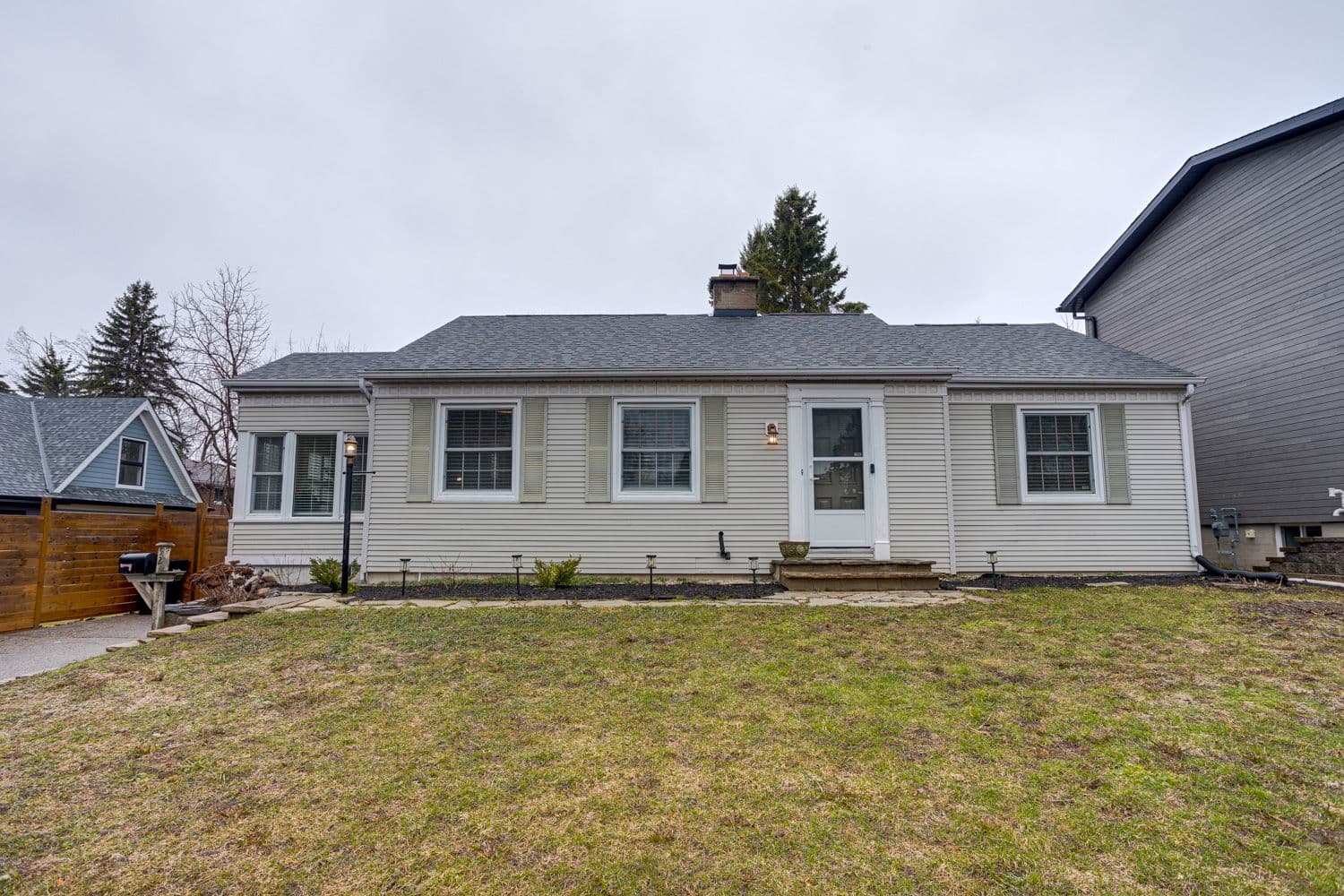 52 Highland Avenue, Barrie, ON L4M 1N3