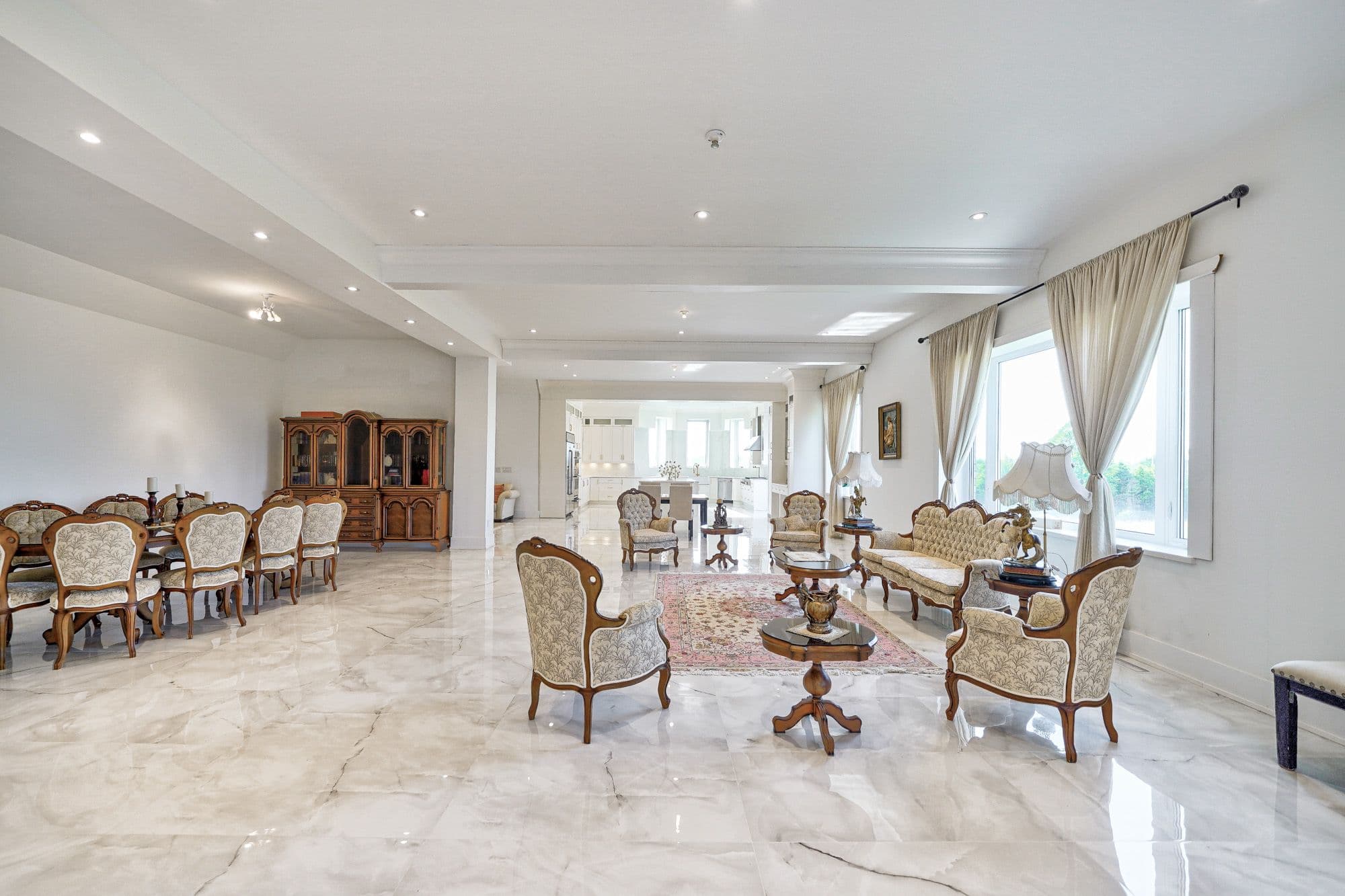 6196 Ravenshoe Road, Georgina, ON L9P 1R2