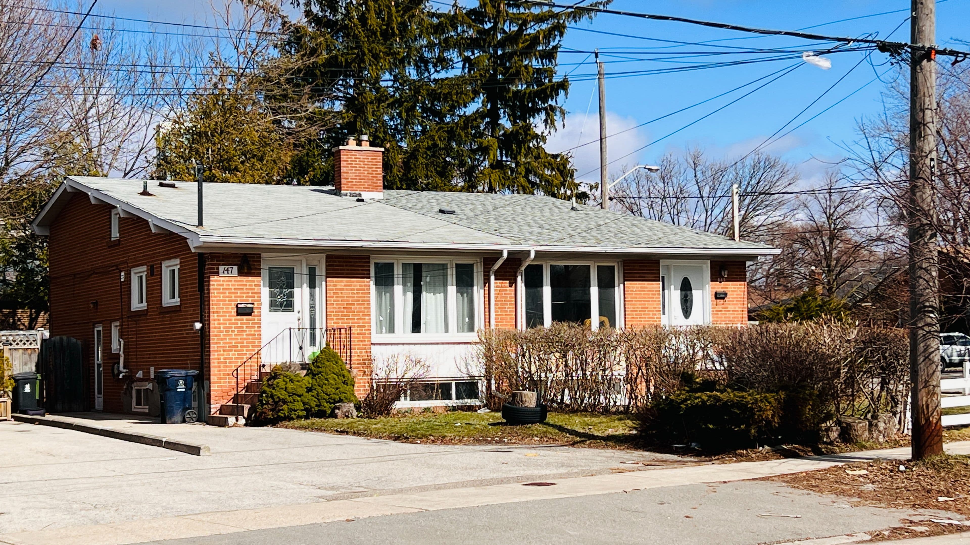 147 Roywood Drive Main, Toronto C13, ON M3A 2E3