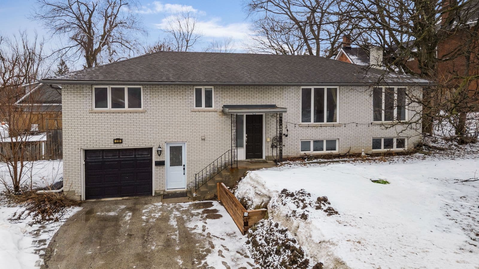 235 St Vincent Street, Barrie, ON L4M 3Z7
