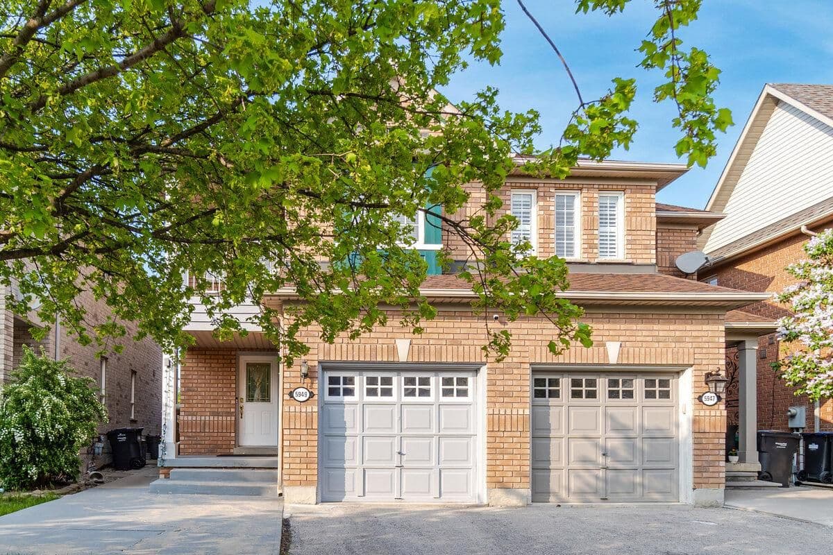 5949 Algarve Drive E, Mississauga, ON L5M 6Y8