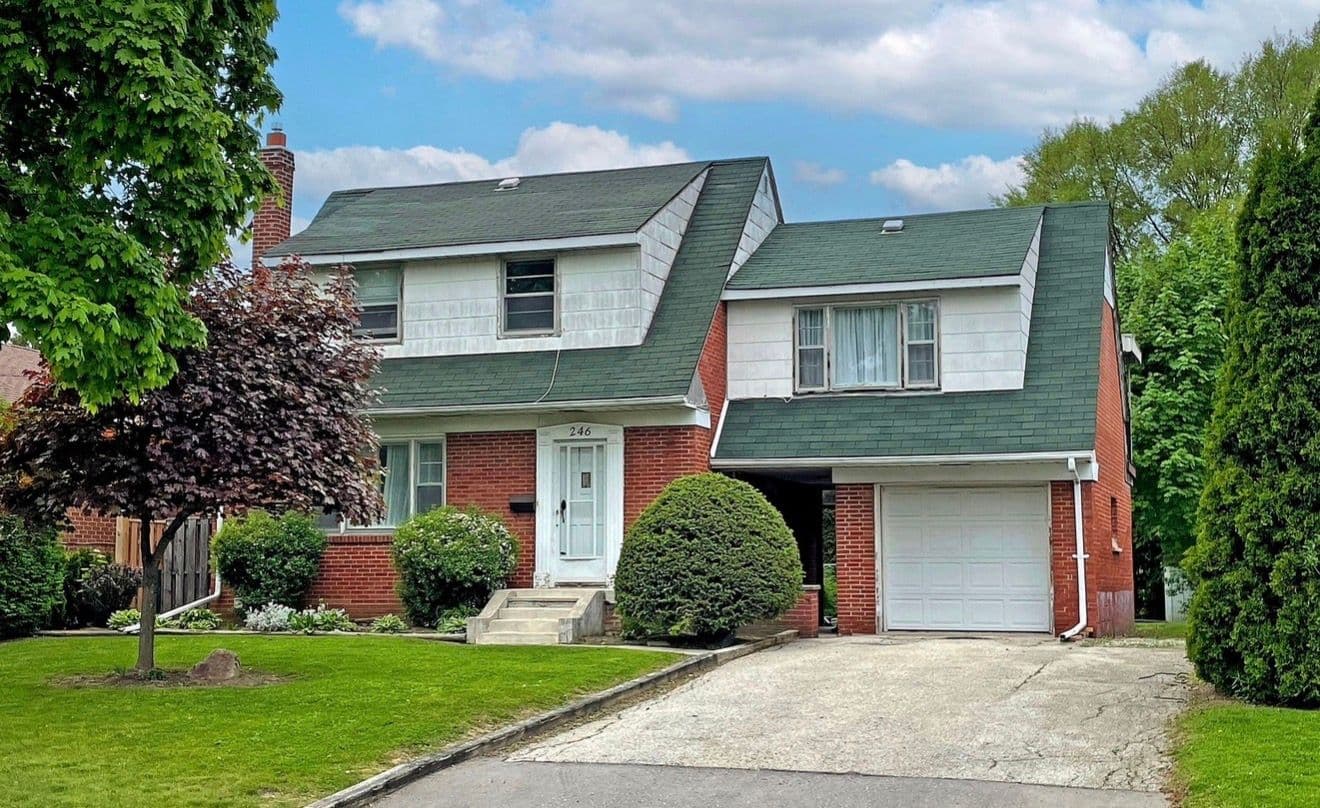 246 Waterloo Avenue, Toronto C06, ON M3H 3Z4