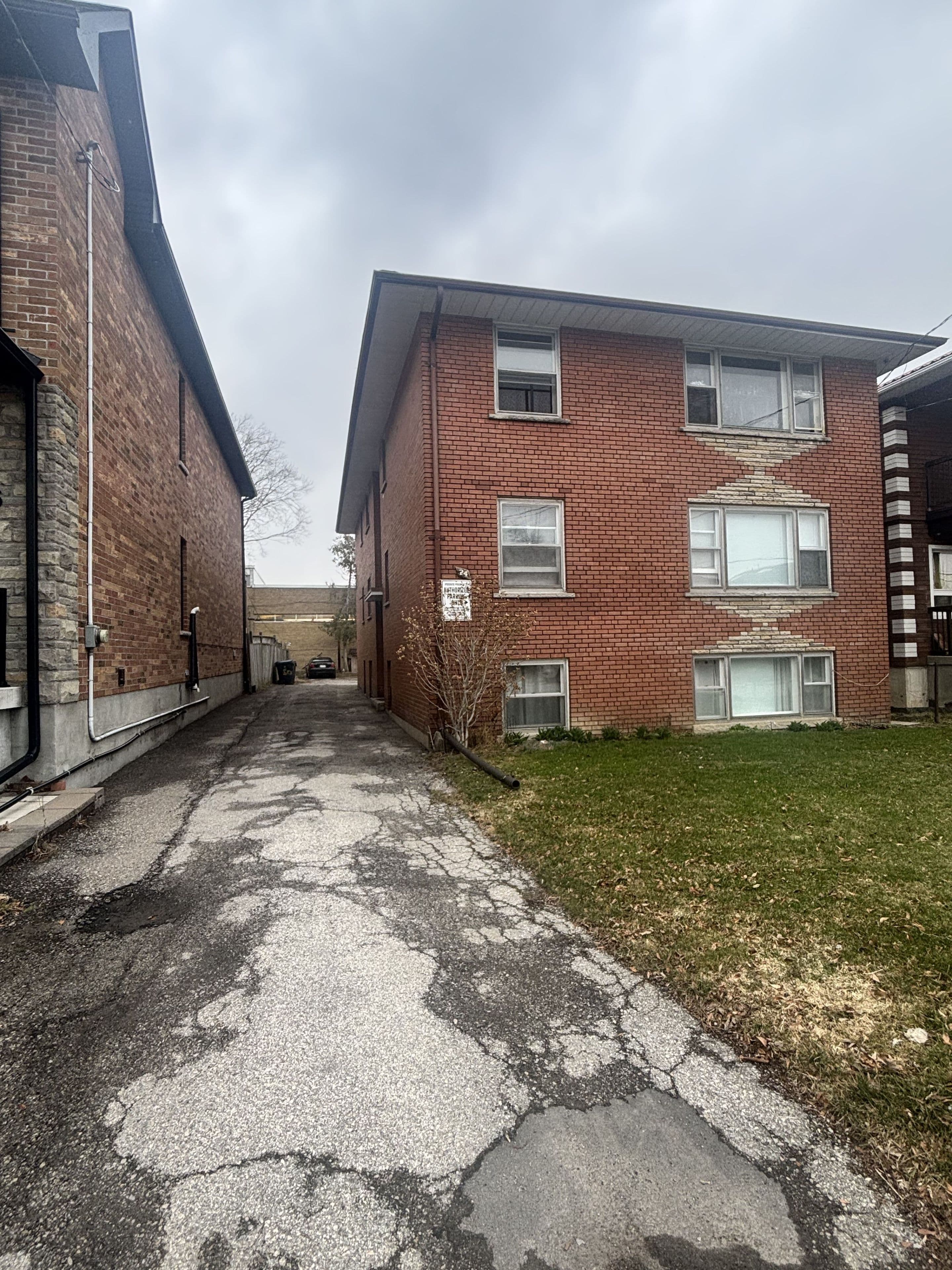 24 VANEVERY Street 6, Toronto W06, ON M8V 1Y6