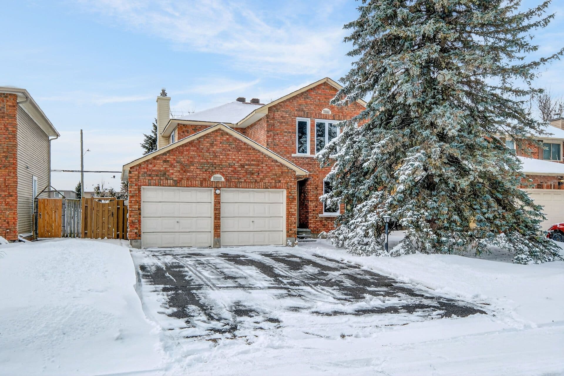 97 Huntsman Crescent, Kanata, ON K2M 1H8