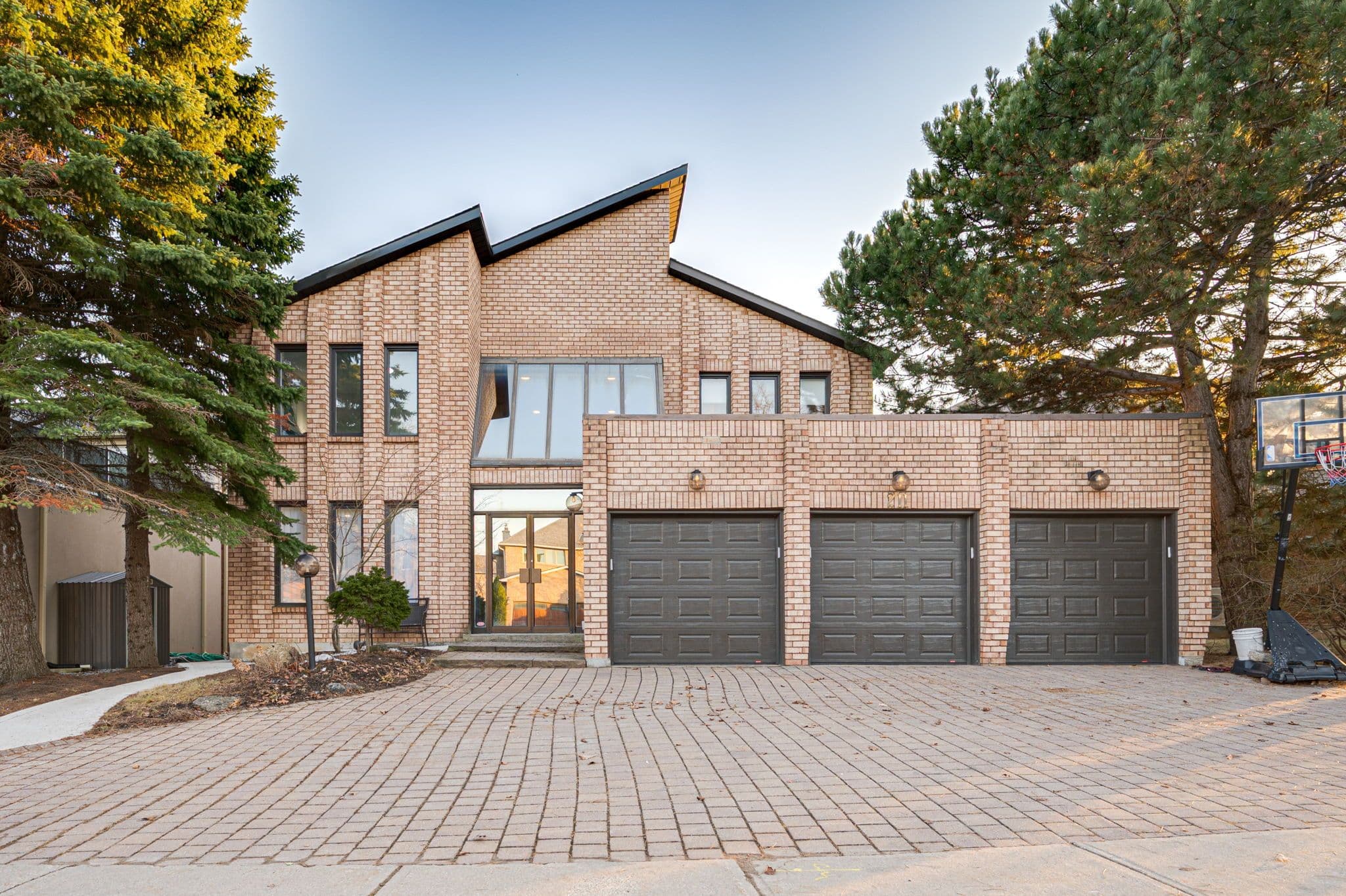 211 Franklin Avenue, Vaughan, ON L4J 7L4