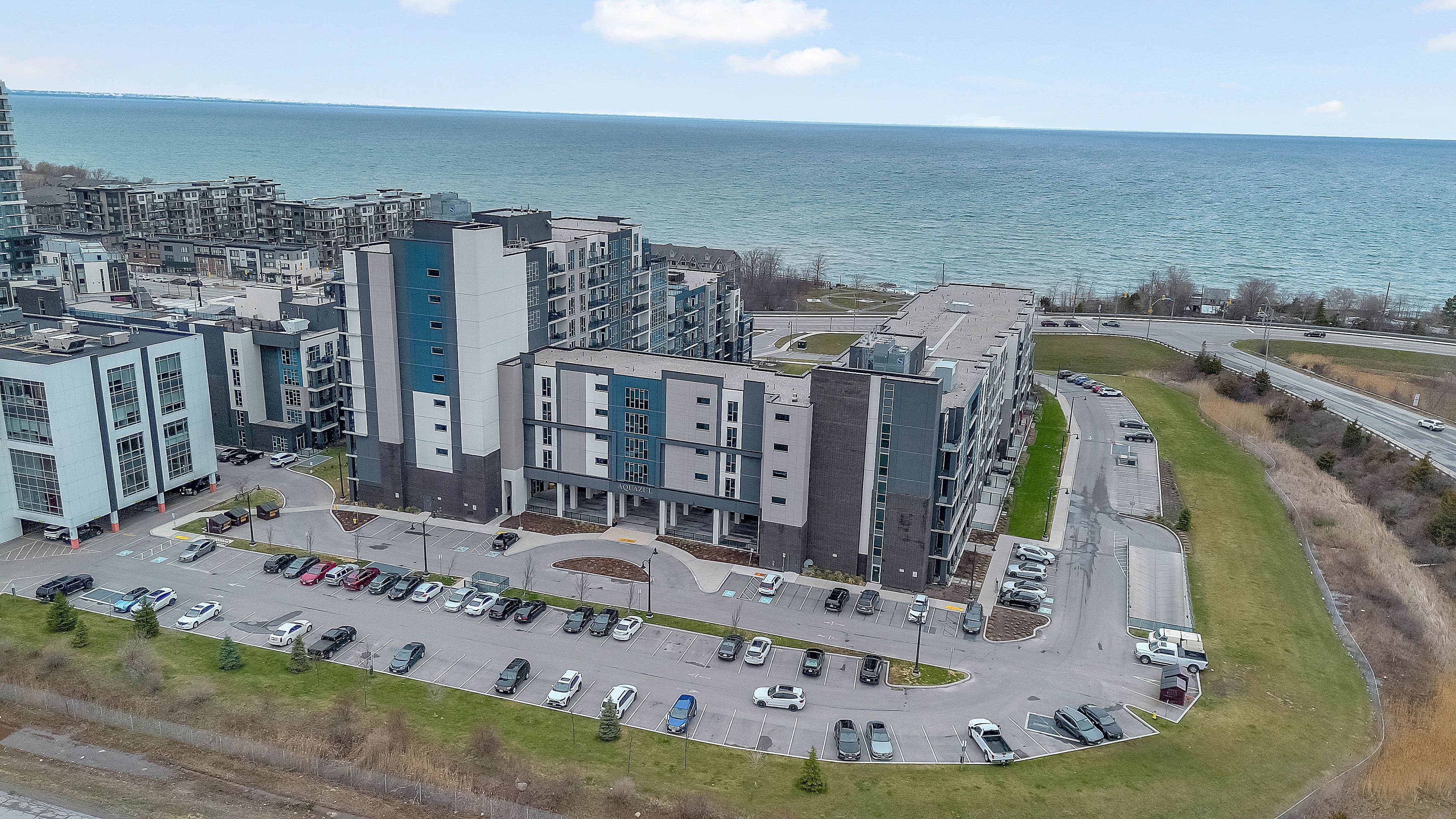 16 Concord Place 317, Grimsby, ON L3M 4E8