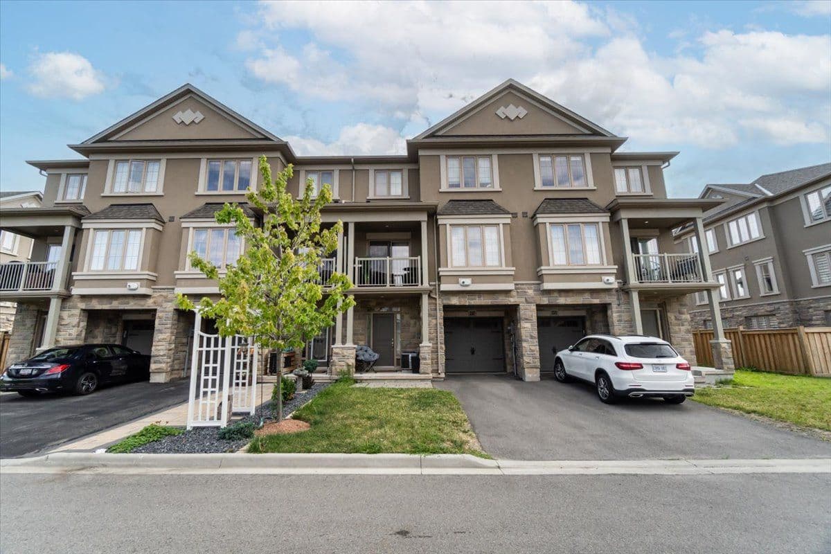 2307 Natasha Circle, Oakville, ON L6M 1P2