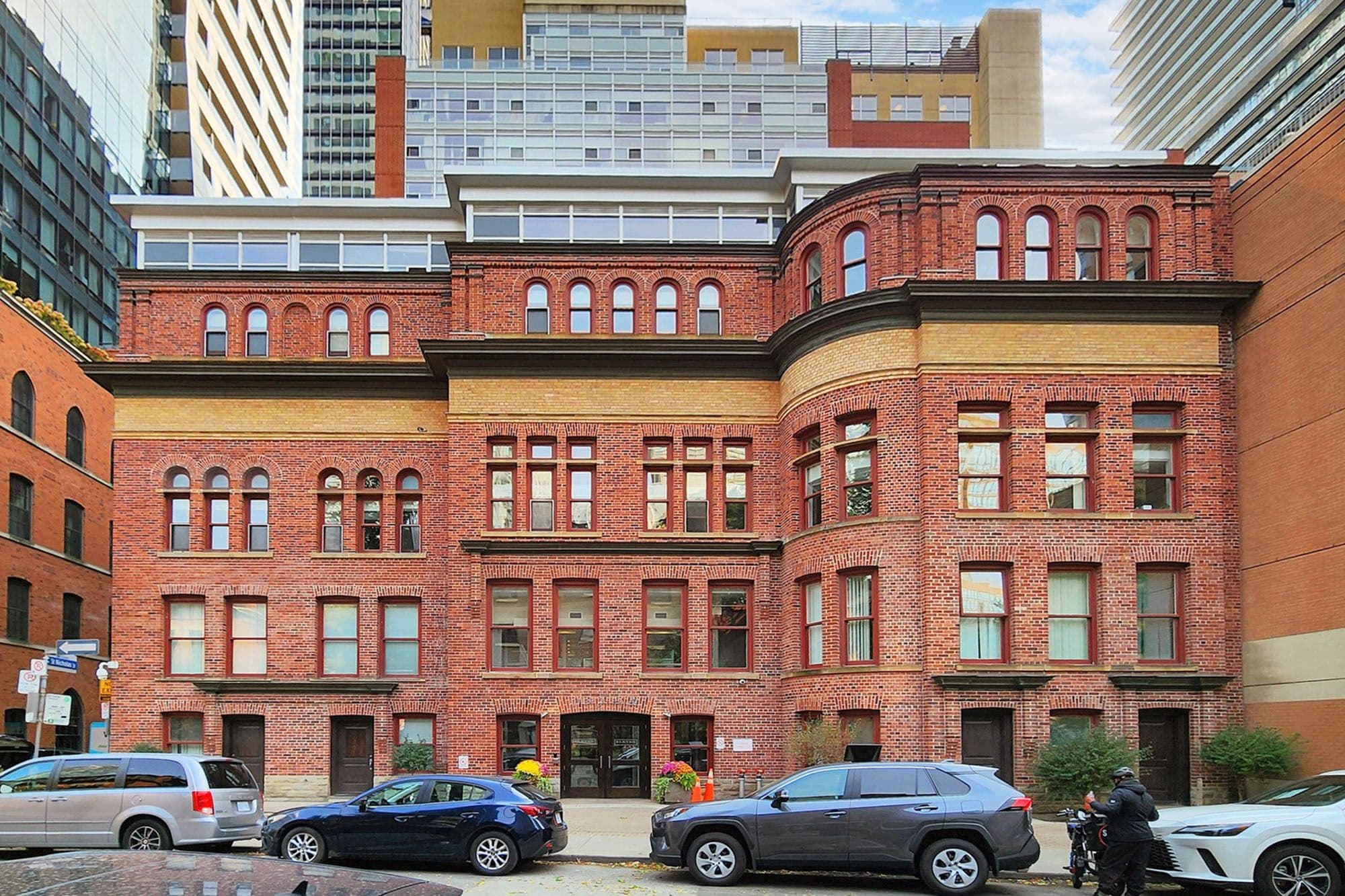 11 St Joseph Street 1612, Toronto C01, ON M4Y 3G4