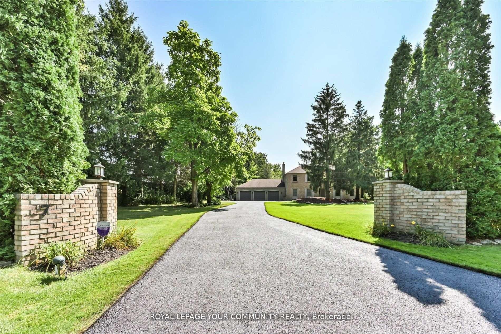 7 Skyview Lane, Aurora, ON L4G 6W5