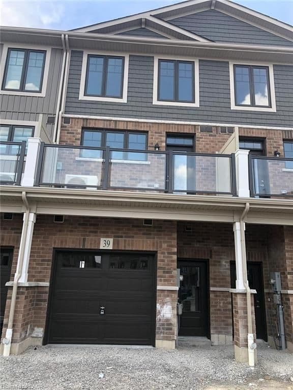 100 Hollywood Court, Cambridge, ON N1R 0C5